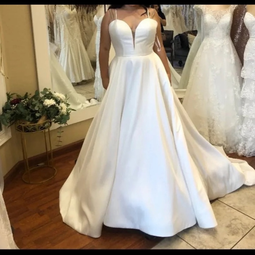 Brand new Allure Bridals wedding dress